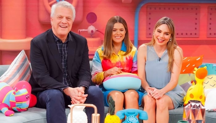 Pedro Bial e Rachel Sheherazade com Maisa Silva em seu programa no SBT (Foto: Gabriel Cardoso/SBT)