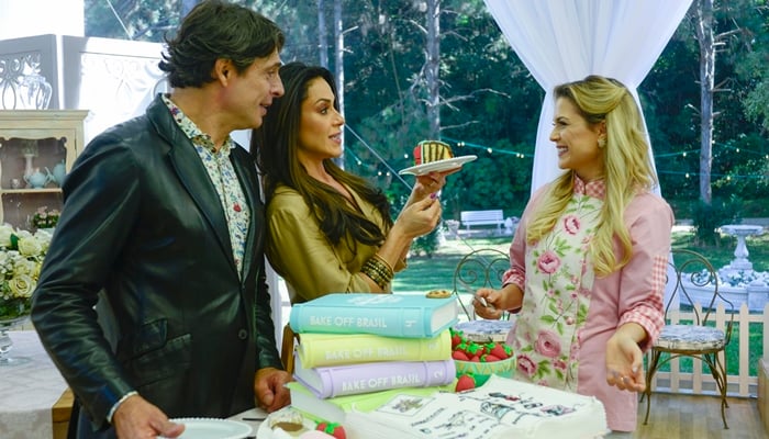 Olivier Anquier, Nadja Haddad e Beca Milano na estreia da 5ª temporada do Bake Off Brasil, que teve alta audiência (Foto: Zé Paulo Cardeal/SBT)