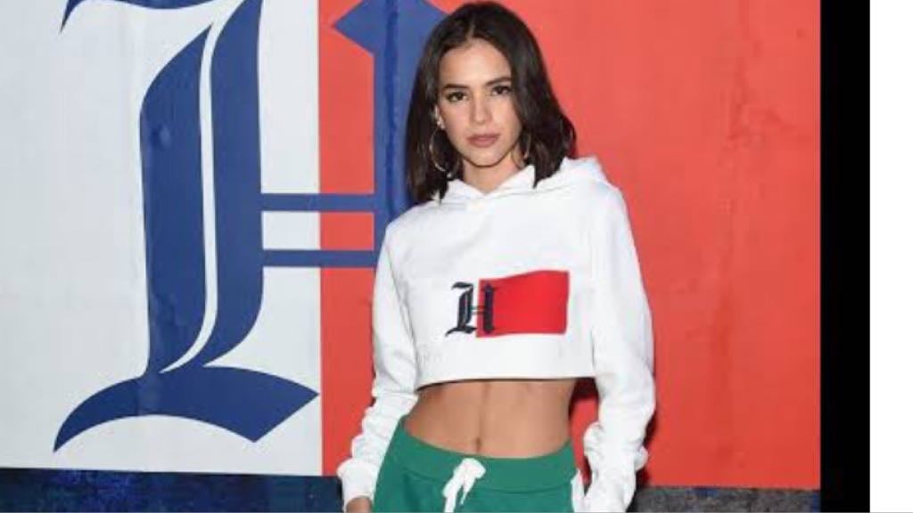 Bruna Marquezine usa moletom de famoso ator da Globo (Imagem: Reprodução)