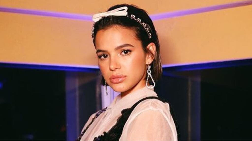 Bruna Marquezine, ex de Neymar, realizou ritual para ver se consegue arrumar namorado (Foto: Reprodução)