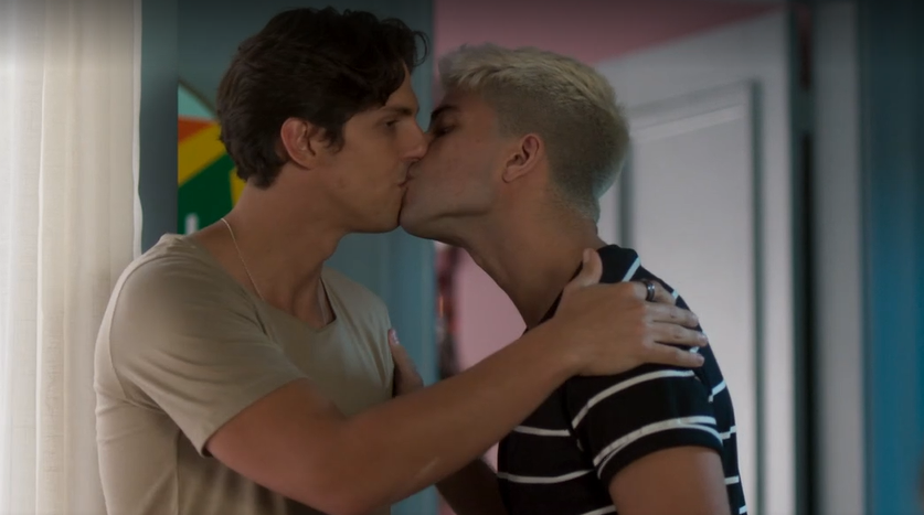 Pedro (Rafael Infante) e William (Diego Montez) em "Bom Sucesso) (Foto: Reprodução/Globoplay)