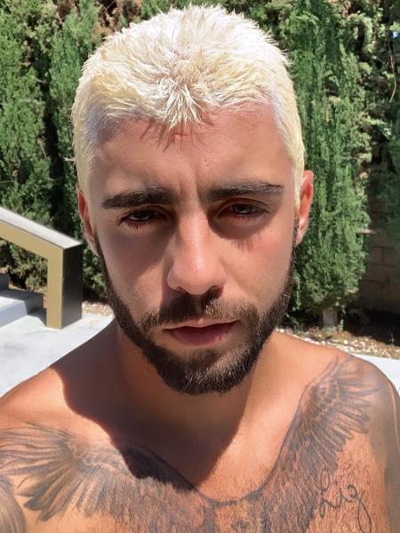 Pedro Scooby apareceu com o cabelo platinado nas redes sociais (Foto: Reprodução/Instagram)