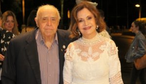 Os veteranos da Globo, Rosamaria Murtinho que atualmente está na novela A Dona do Pedaço e seu esposo Mauro Mendonça  (Foto: AgNews)
