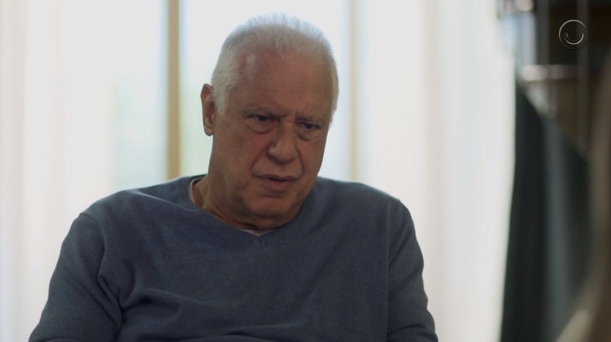 Alberto (Antonio Fagundes) quase morrerá afogado em Bom Sucesso (Foto: Reprodução/Globo)