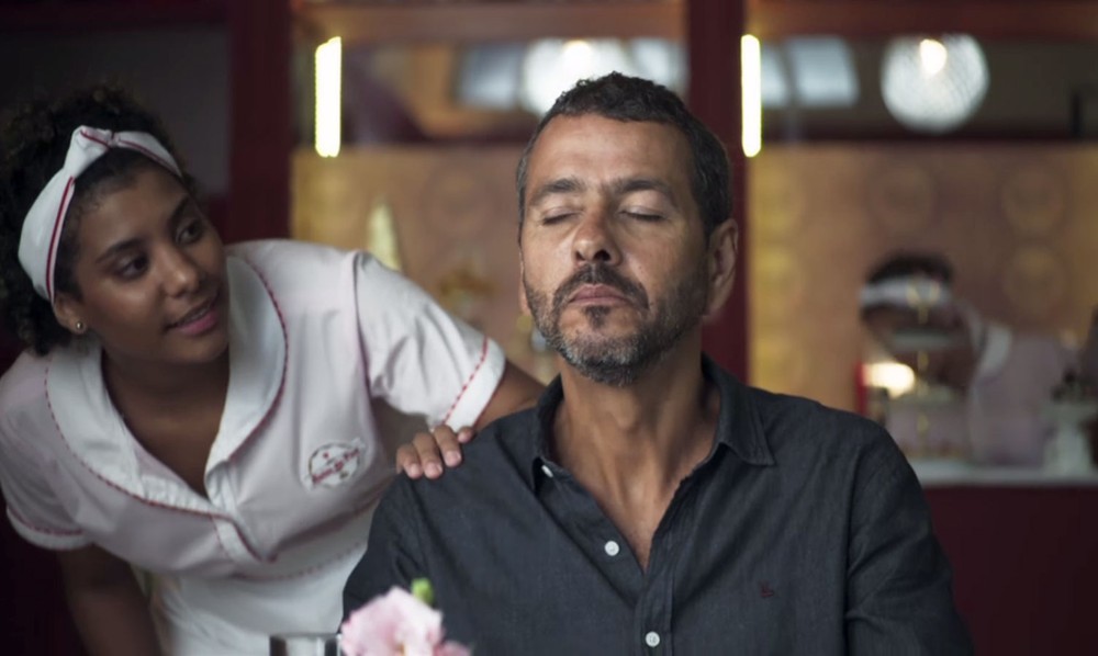 Jenifer foi uma das responsáveis pelo reencontro de Amadeu e Maria da Paz na novela A Dona do Pedaço (Foto: Reprodução/Globo)