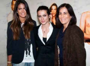 Gloria Pires com as filhas, Cleo e Antonia (Foto: Divulgação)