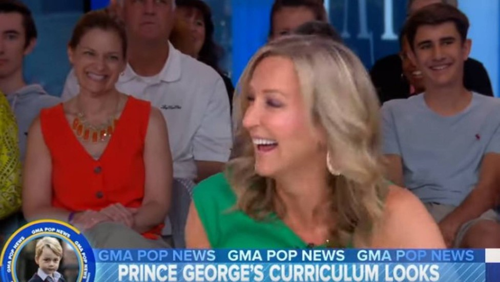 Apresentadora Lara Spencer rindo do príncipe George (Foto: Reprodução)