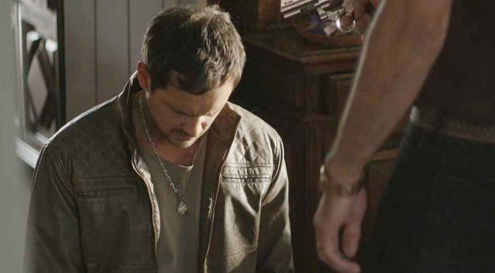 Chiclete enfrenta o seu pai e pode morrer em A Dona do Pedaço (Foto: Reprodução/Globo)