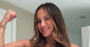 A cantora Claudia Leitte deu à luz a sua terceira filha, Bela e compartilhou momento fofo entre mãe e filha nas redes sociais (Reprodução)