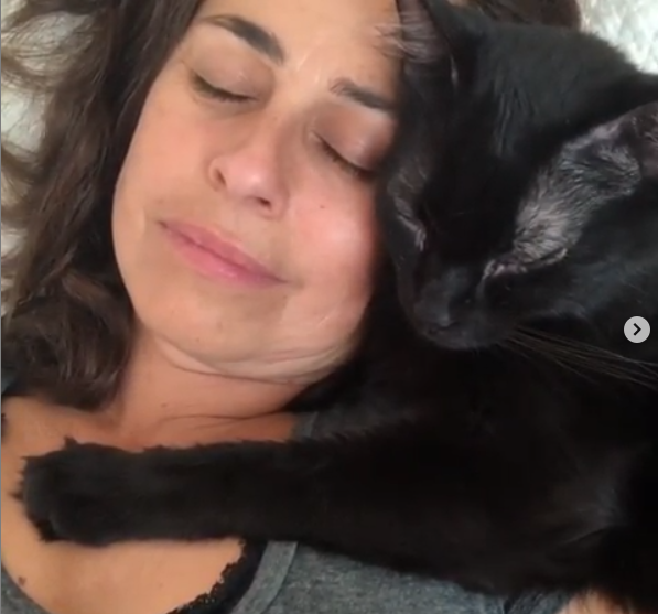 Daniela Escobar e sua gata (Foto: Reprodução/ Instagram)
