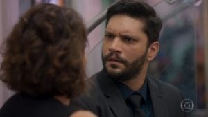 Diogo fica em choque em Bom Sucesso na Globo (Foto: Reprodução)