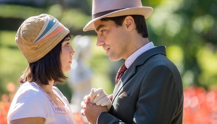 Clotilde (Simone Spoladore) e Almeida (Ricardo Pereira) no remake de Éramos Seis (Foto: Globo/Raquel Cunha)
