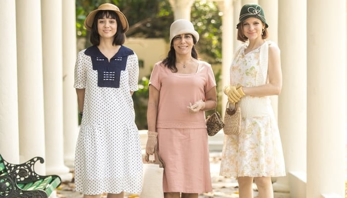 Gloria Pires (Lola) Simone Spoladore (Clotilde) e Maria Eduarda Carvalho (Olga) em Éramos Seis (Foto: Globo/Raquel Cunha)