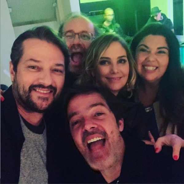 Heloisa Périssé rodeada de amigos (Foto: Reprodução/ Instagram) câncer