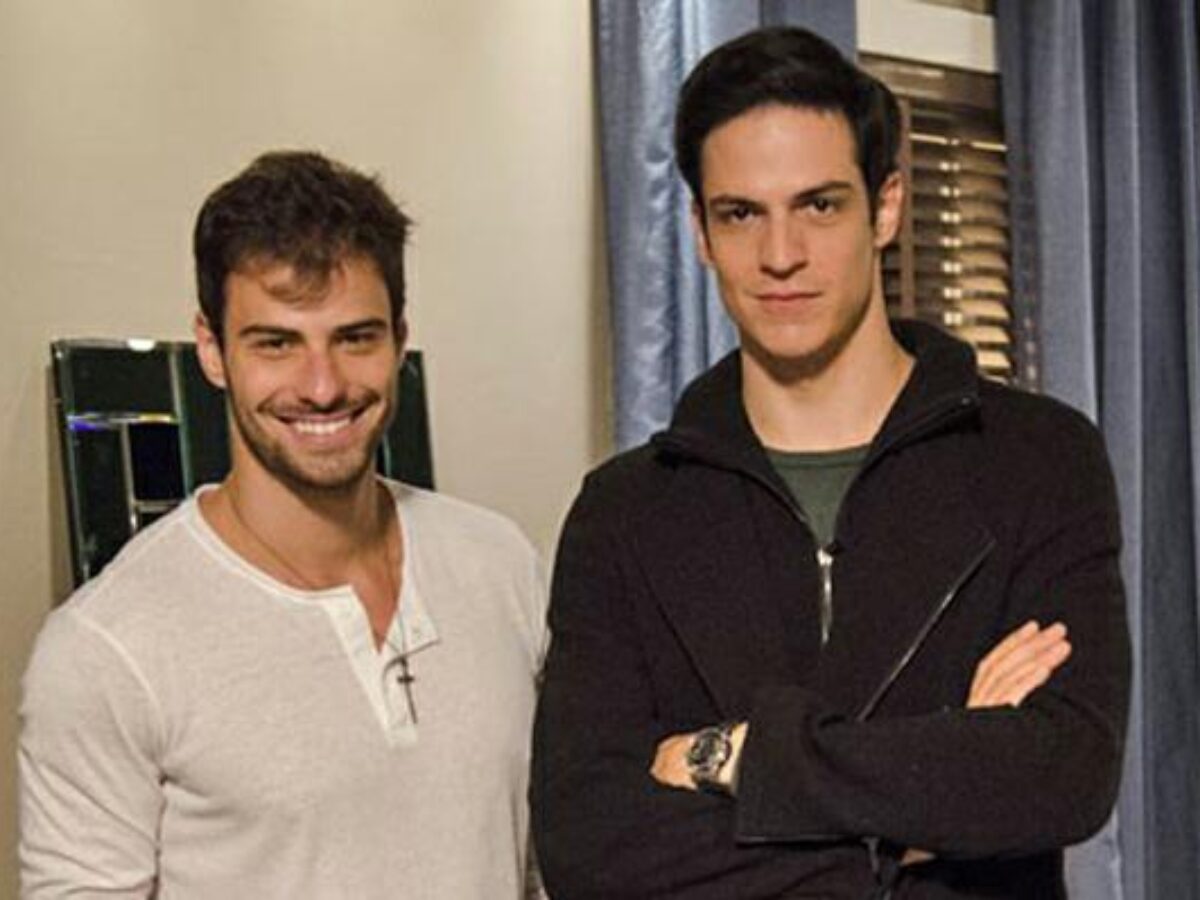 Ator da Globo posa pelado em protesto contra Bolsonaro - TV Foco