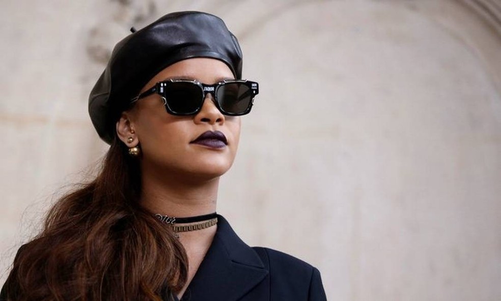 A cantora Rihanna surpreendeu a todos ao patrocinar evento LGBTQ+ (Foto: Reprodução) A cantora Rihanna surpreendeu a todos ao patrocinar evento LGBTQ+ (Foto: Reprodução)
