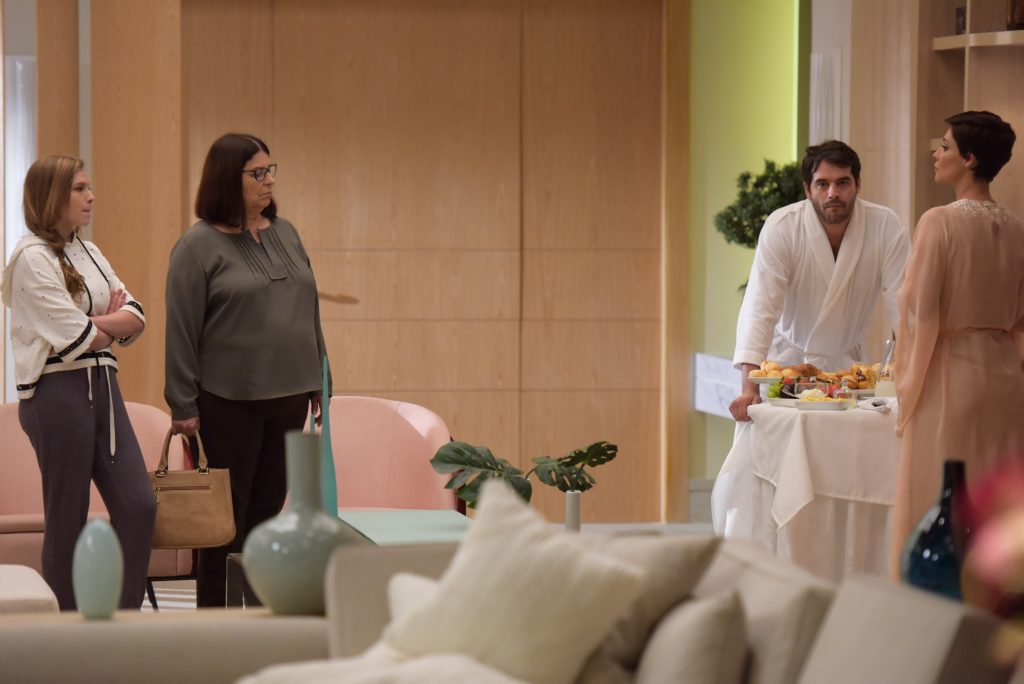 Lima mostra o quando é folgado em Topíssima na cena com Camila Rodrigues