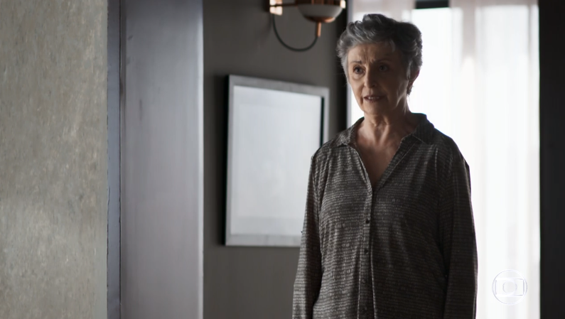 Berta (Ana Lúcia Torre) esconde segredo de Camilo (Lee Taylor) em A Dona do Pedaço (Foto: Reprodução/Globo)