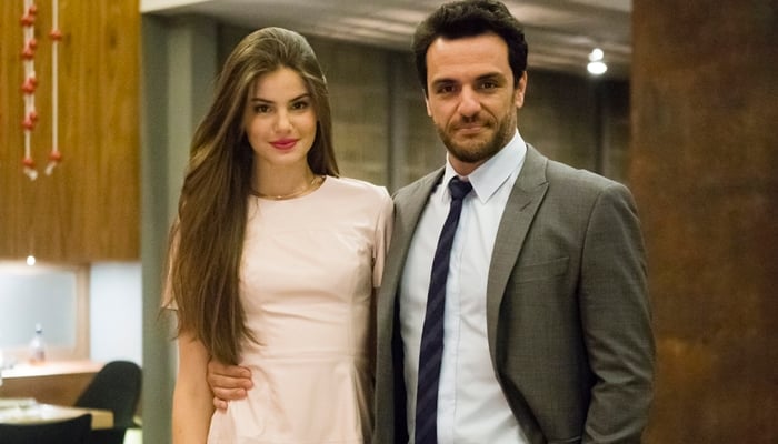 Camila Queiroz (Angel) e Rodrigo Lombardi (Alex) em Verdades Secretas (Foto: Globo/Tata Barreto)
