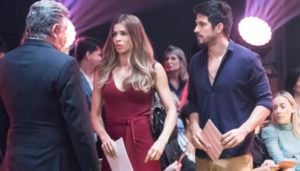 Paloma (Grazi Massafera) e Marcos (Romulo Estrela) no desfile em Bom Sucesso (Foto: Globo/João Miguel Júnior)