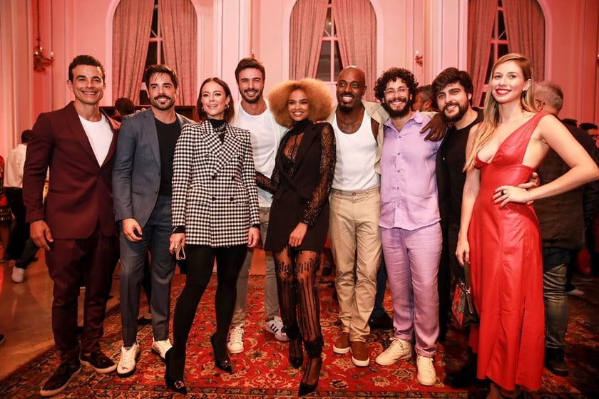 Parte do elenco de A Dona do Pedaço, novela das 21h exibida pela Globo (Foto: Reprodução)