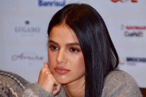 Bruna Marquezine foi pega na mentira durante reportagem  (Foto: Eduardo Martins/ AgNews)