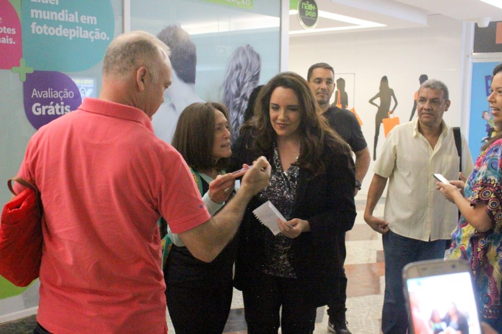 Susana Vieira foi flagrada com Ana Carolina entregando bilhetinho misterioso (Foto Agnews)
