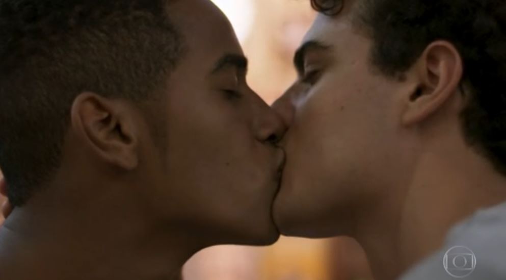 Guga (Pedro Alves) e Serginho (João Pedro Oliveira) em Malhação: Toda Forma de Amar (Foto: Reprodução/Globoplay)