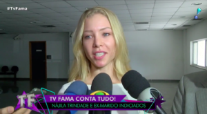 Najila Trindade dando entrevista após deixar a delegacia. Foto: Reprodução/RedeTV!