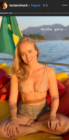 Angélica posa de biquíni no barco (Foto: Reprodução)
