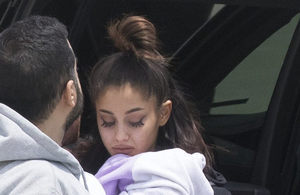 A cantora Ariana Grande tem que cancelar alguns eventos por problemas de saúde (Foto: Reprodução)