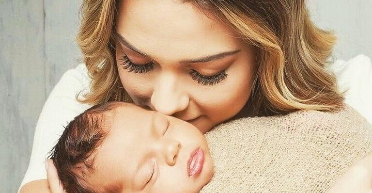 Carol Dantas, ex de Neymar, e o filho, Valentin (Foto: Reprodução)