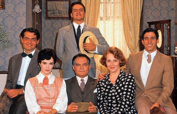 Tarcísio Filho, Luciana Braga, Jandir Ferrari, Othon Bastos, Irene Ravache e Leonardo Brício em Éramos Seis (Foto: Divulgação/SBT)