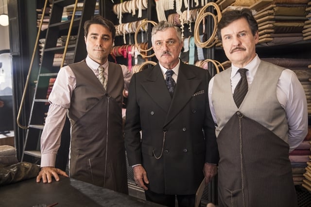 Assad (Werner Schünemann), Júlio (Antonio Calloni) e Almeida (Ricardo Pereira) em Éramos Seis (Foto: Globo/João Miguel Júnior)