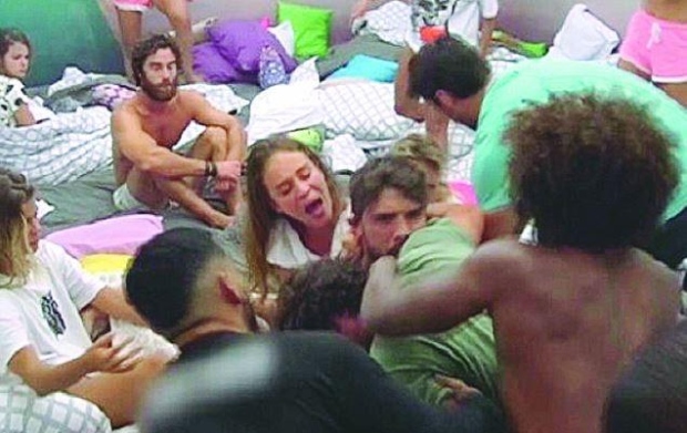 Lucas Viana em confusão no Are You The One (Foto: Reprodução)