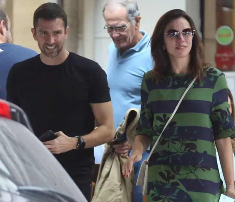 Jornalista da Globo, Ana Paula Araúio surge com Pedro Correa, seu namorado (Foto: Thiago Martins)