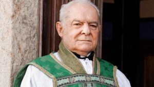 Othon Bastos será padre em remake da novela Éramos Seis na Globo (Foto: Globo/Raquel Cunha)