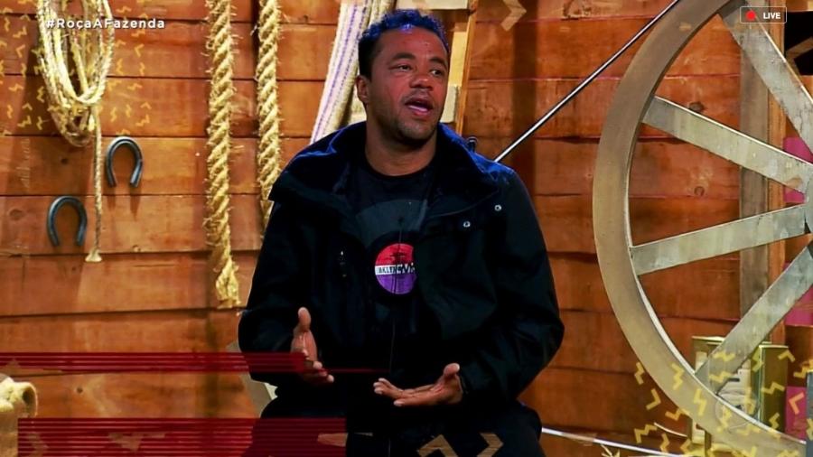 Phellipe Haagensen recebe notícia de expulsão em A Fazenda 11 (Reprodução: Record TV)