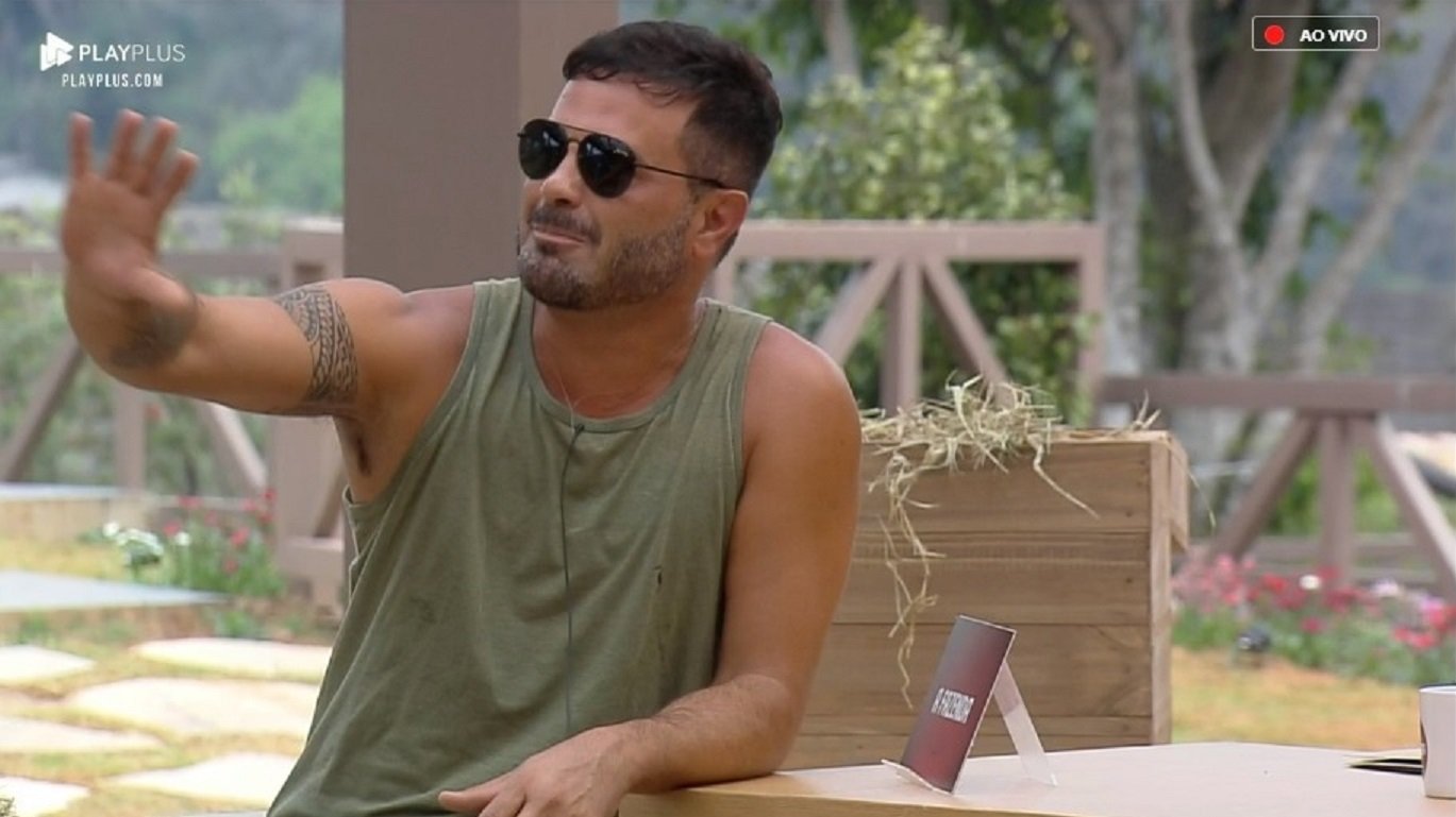 Bonitão, Rodrigo Phavanello virou alvo de disputa das mulheres na Fazenda 2019