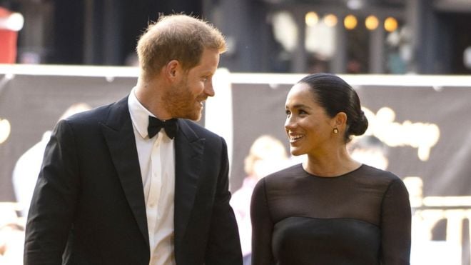 Harry e Meghan Markle são criticados por especialista britânico e podem ser expulsos da família real (Foto: Reprodução)