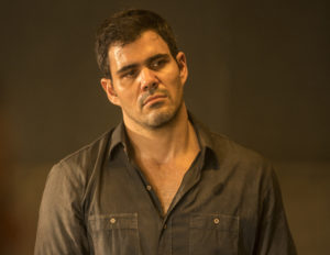 Magno (Juliano Cazarré) em cena de Amor de Mãe (Foto: Divulgação/Globo/João Cotta)