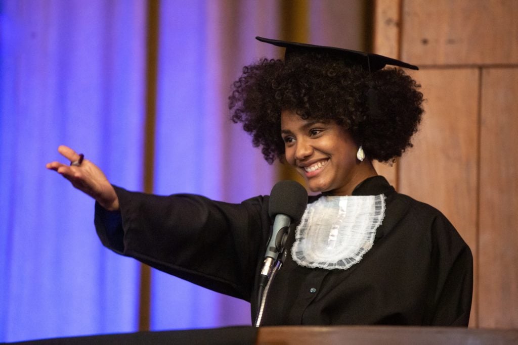 A atriz Jéssica Ellen em cena de Amor de Mãe