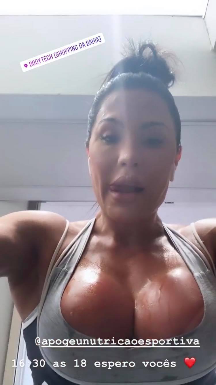 posta vídeo se exercitando, acaba gemendo durante a gravação e seios avantajados se tornam o centro das atenções do vídeo. Foto: Reprodução/Stories