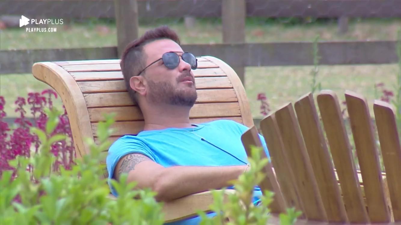 Entre Diego Grossi e Bifão, Rodrigo Phavanello prefere que Diego fique em A Fazenda 11 da Record TV (Reprodução: PlayPlus)
