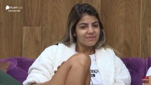 Em A Fazenda 2019, Hariany se pergunta o porquê ficou com Lucas no reality da Record (Imagem: Reprodução)