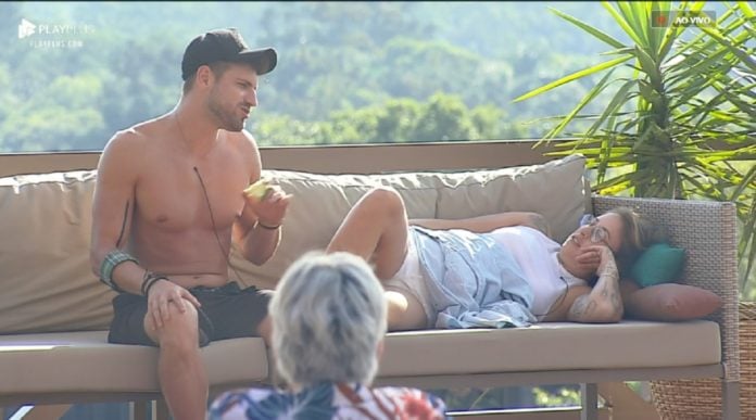 Bifão e Guilherme Leão protagonizaram um pequeno romance em A Fazenda 11 (Reprodução: PlayPlus)