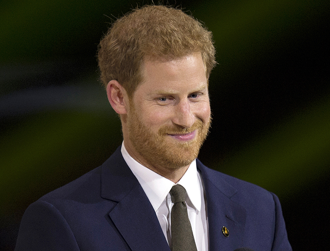 Príncipe Harry chora durante discurso sobre paternidade e tem que ser consolado (Foto: Reprodução)