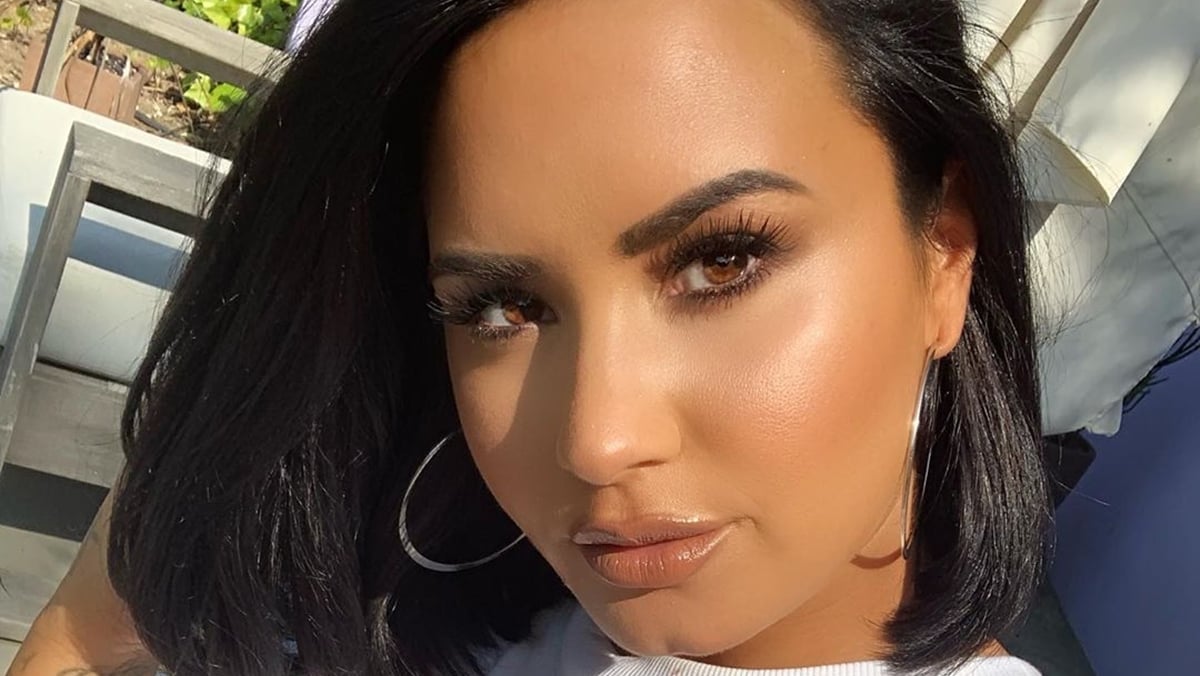 Demi Lovato aparece com superdecote em foto compartilhada no Instagram (Foto: Reprodução)