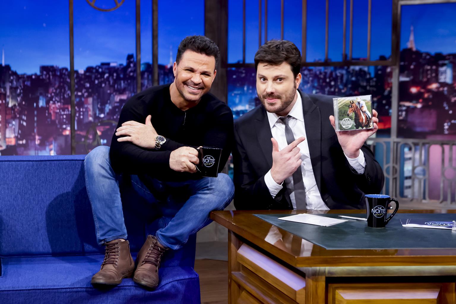 Eduardo Costa dá entrevista a Danilo Gentili e faz revelações sobre sua vida pessoal (Foto: Reprodução)