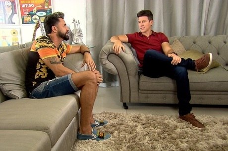 Latino e Rodrigo Faro em entrevista ao Hora do Faro (Foto: Reprodução/Record)